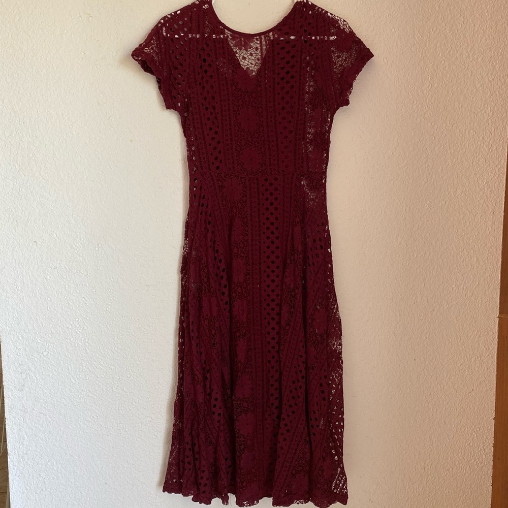 Forever 21 maroon lace midi dress